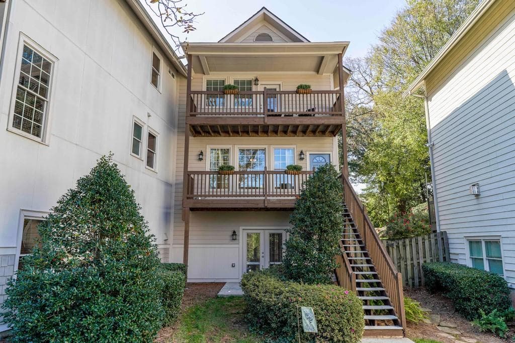 4 bedroom, 4 bathroom, 2,520 sq ft townhouse sold at 1185 Davis Place R, Atlanta, GA 30318