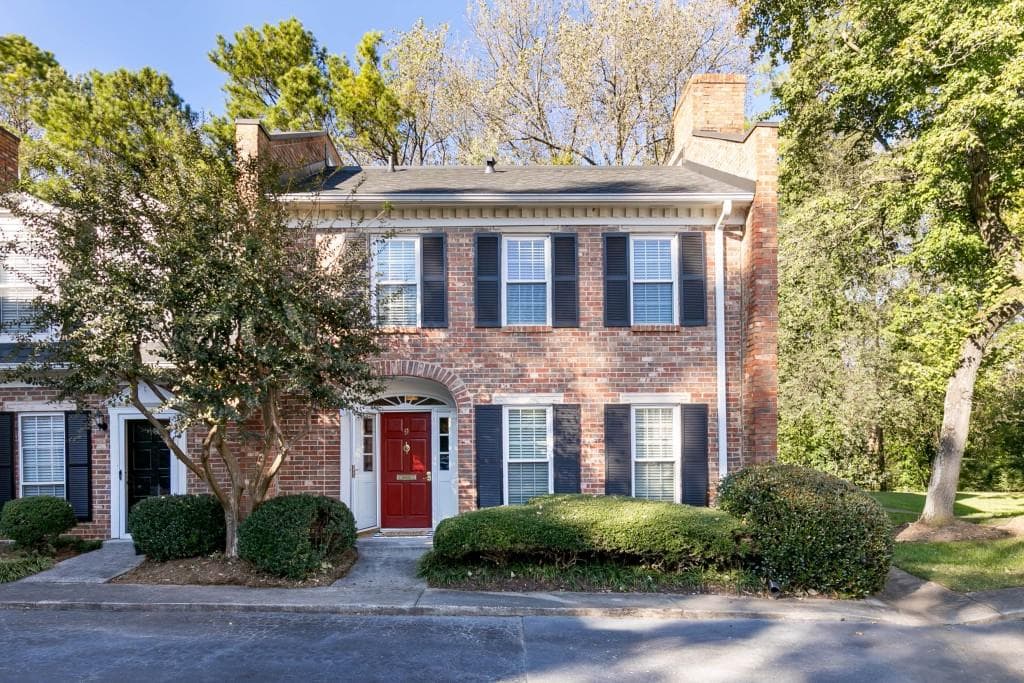 3 bedroom, 3 bathroom, 1,560 sq ft townhouse sold at 9 Palace Green Place, Atlanta, GA 30318