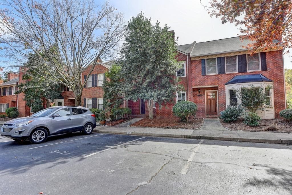2 bedroom, 3 bathroom, 1,484 sq ft townhouse sold at 871 Lenox Oaks Circle, Atlanta, GA 30324