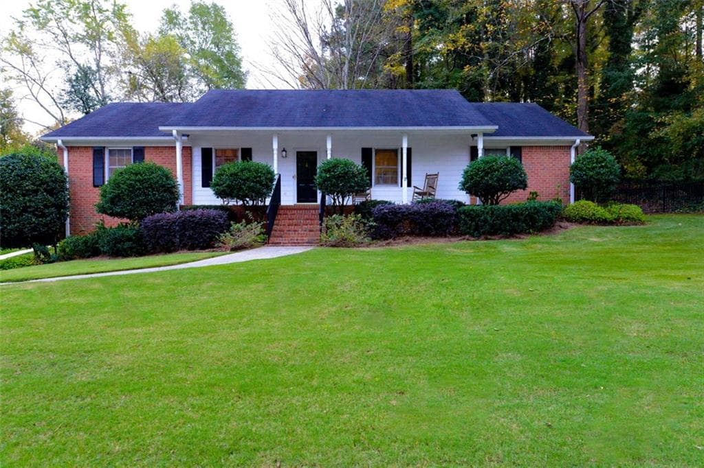 3 bedroom, 2 bathroom, 1,800 sq ft single family residence sold at 2752 SADDLE RIDGE LAKE Drive, Marietta, GA 30062