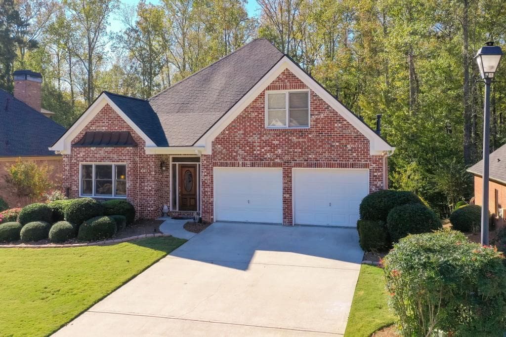 5 bedroom, 5 bathroom, 5,720 sq ft single family residence sold at 1095 Grace Hill Drive, Roswell, GA 30075