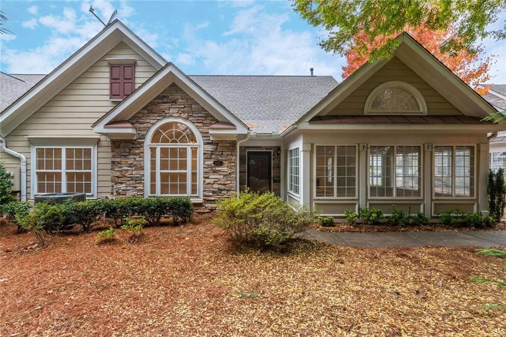 2 bedroom, 2 bathroom, 1,729 sq ft condominium sold at 6123 Malloway Court, Cumming, GA 30041