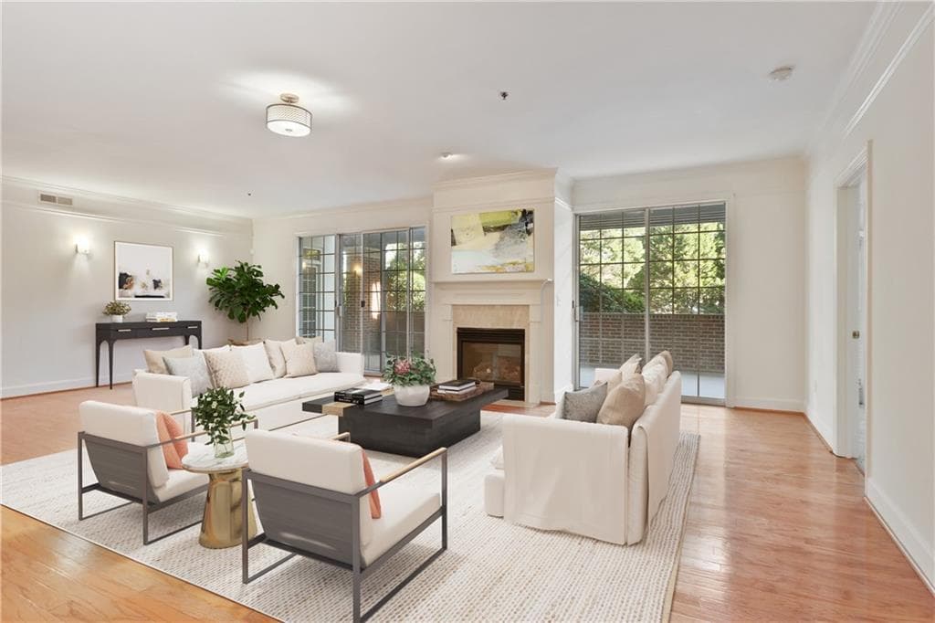 2 bedroom, 3 bathroom, 2,070 sq ft condominium sold at 3101 Howell Mill Road 101, Atlanta, GA 30327