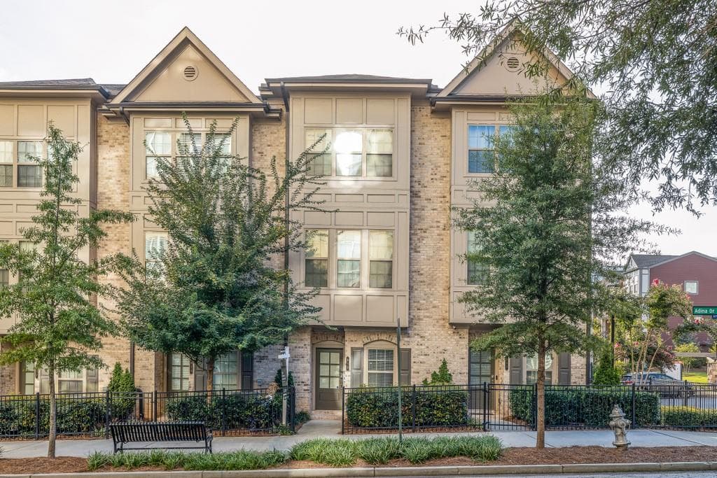 2 bedroom, 3 bathroom, 1,486 sq ft townhouse sold at 613 Broadview Place, Atlanta, GA 30324