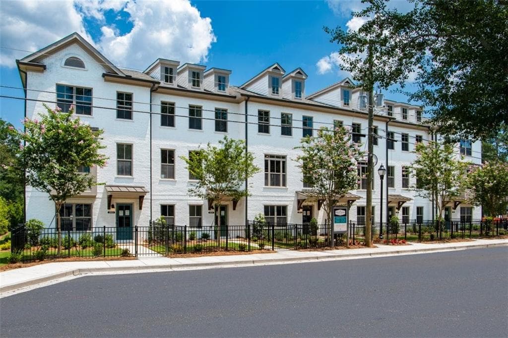 3 bedroom, 4 bathroom, 2,005 sq ft townhouse sold at 2873 Elmwood Drive 10, Smyrna, GA 30080