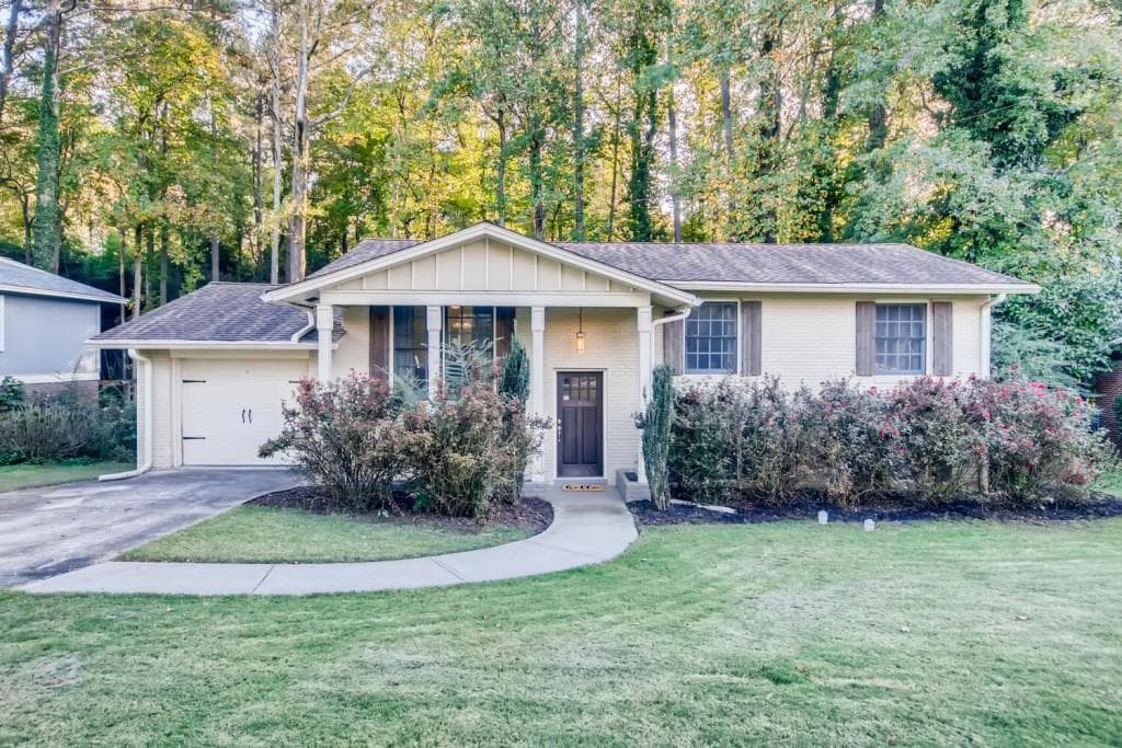 4 bedroom, 3 bathroom, 2,000 sq ft single family residence sold at 1828 Creat Trail, Smyrna, GA 30080