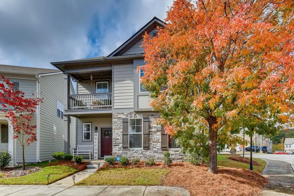 3 bedroom, 3 bathroom, 1,946 sq ft single family residence sold at 822 Regal Lane, Atlanta, GA 30331