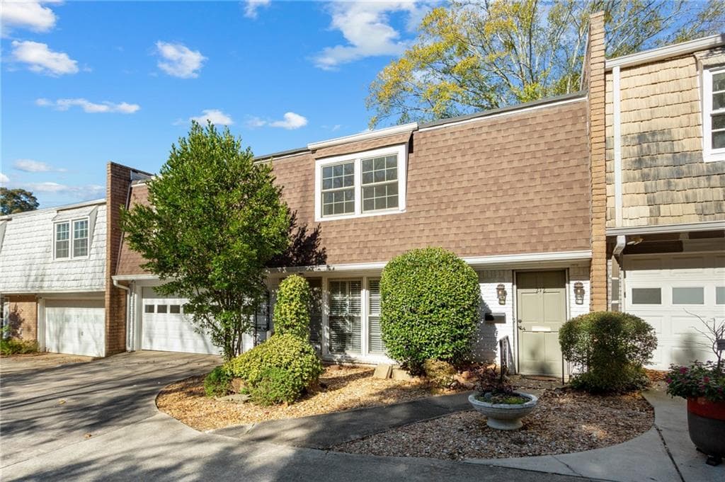 3 bedroom, 3 bathroom, 1,830 sq ft townhouse sold at 212 Hillyer Place, Decatur, GA 30030