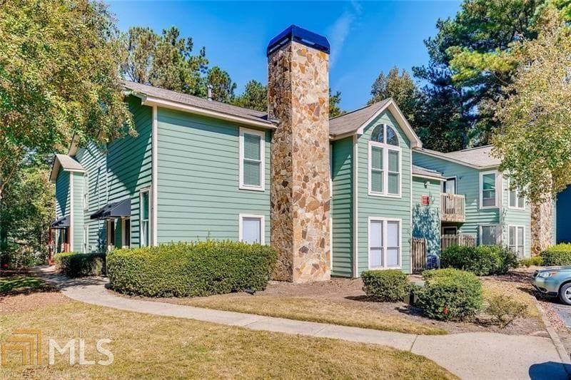 2 bedroom, 2 bathroom, 1,240 sq ft condominium sold at 2007 Canyon Point Circle, Roswell, GA 30076