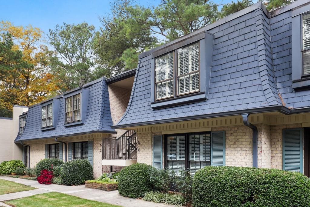 3 bedroom, 2 bathroom, 1,773 sq ft condominium sold at 6 Cantey Place, Atlanta, GA 30327