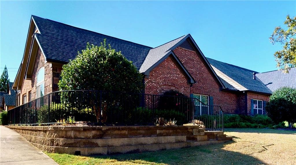 3 bedroom, 3 bathroom, 2,164 sq ft condominium sold at 120 Chastain Road 308, Kennesaw, GA 30144