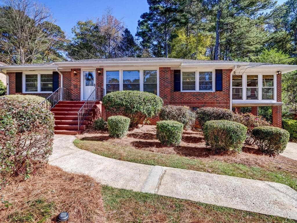 3 bedroom, 2 bathroom, 1,878 sq ft single family residence sold at 1443 N Amanda Circle, Atlanta, GA 30329