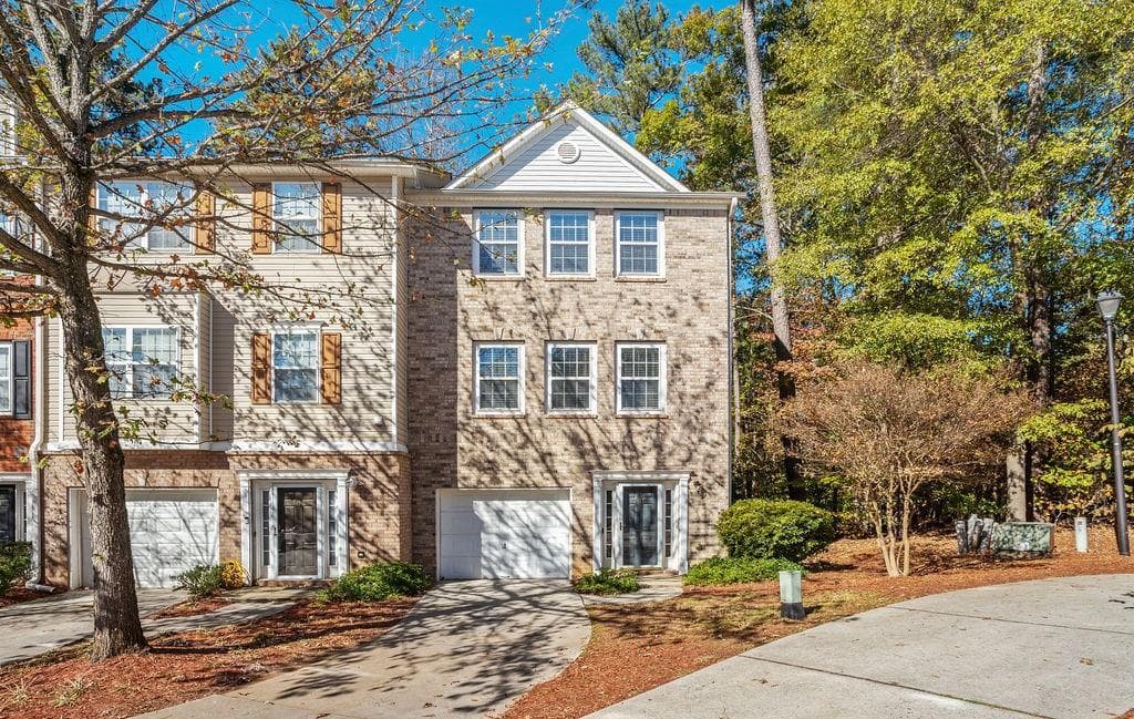 3 bedroom, 4 bathroom, 1,496 sq ft townhouse sold at 701 Celeste Lane, Atlanta, GA 30331
