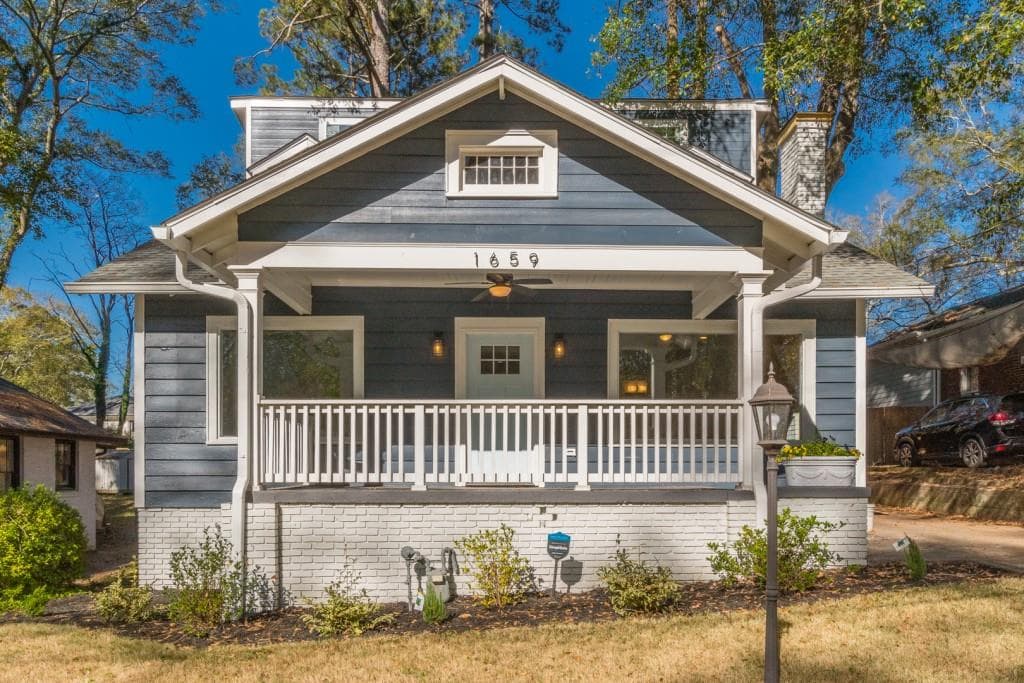 4 bedroom, 3 bathroom, 2,200 sq ft single family residence sold at 1659 Olympian Way, Atlanta, GA 30310