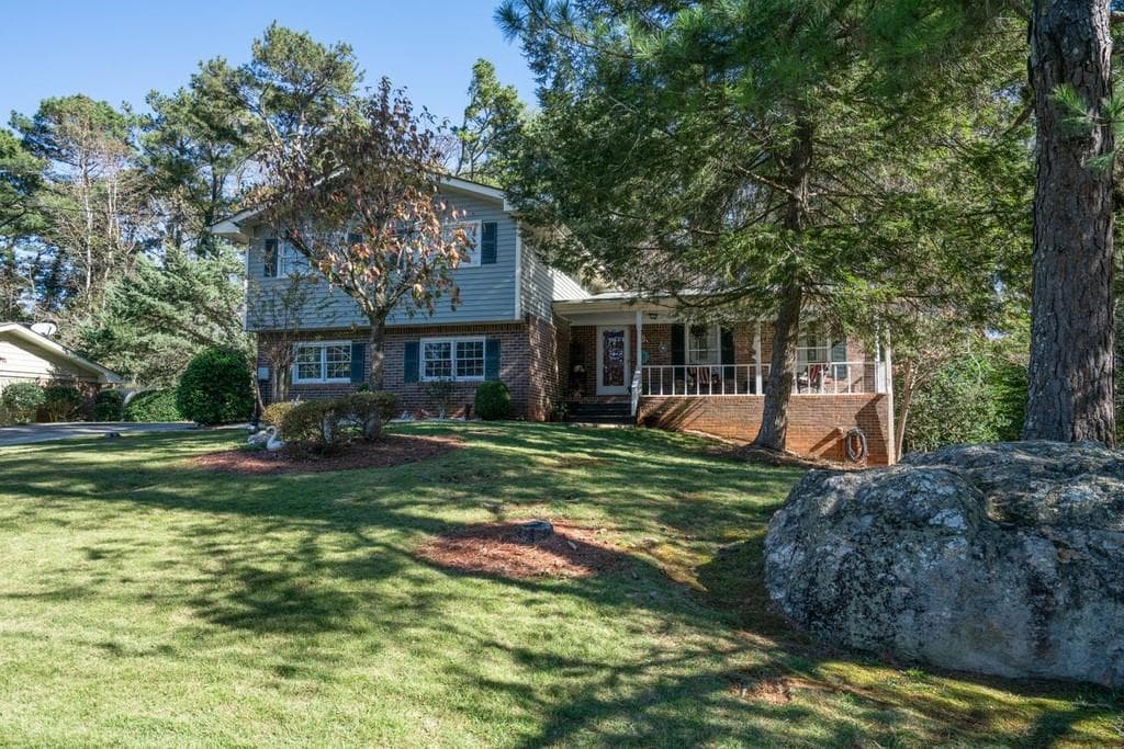 4 bedroom, 3 bathroom, 2,574 sq ft single family residence sold at 512 Stonemont Drive, Stone Mountain, GA 30087