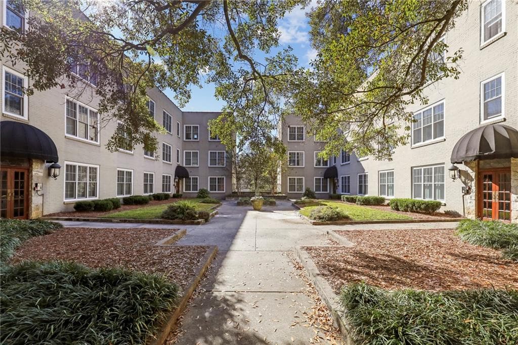 1 bedroom, 1 bathroom, 756 sq ft condominium sold at 30 Collier Road 9, Atlanta, GA 30309