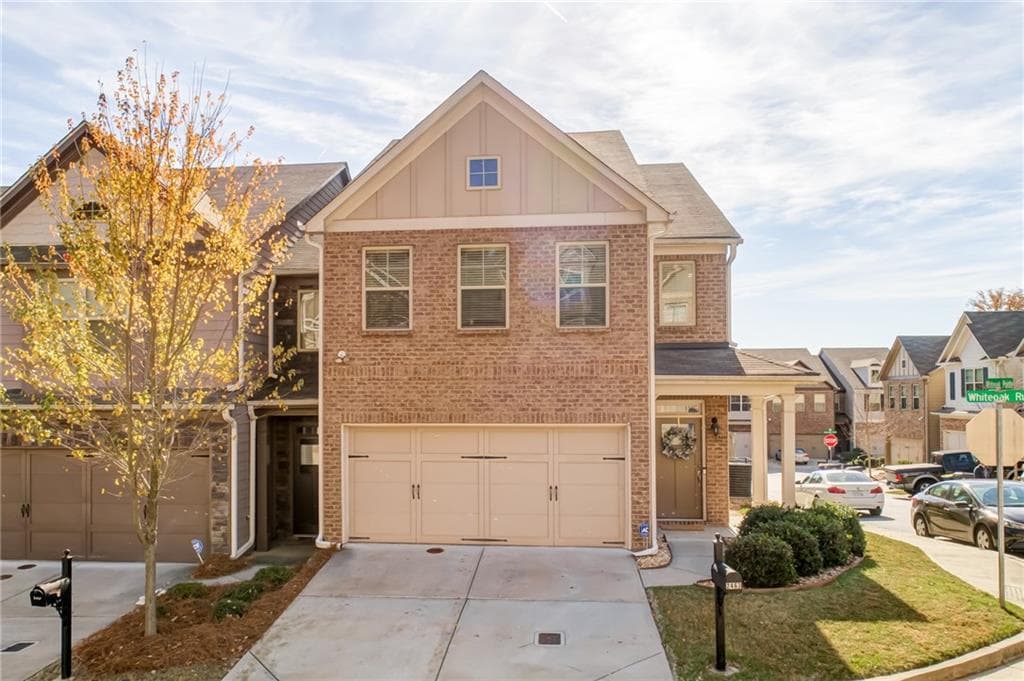 3 bedroom, 3 bathroom, 2,010 sq ft townhouse sold at 2463 Whiteoak Run 17, Smyrna, GA 30080