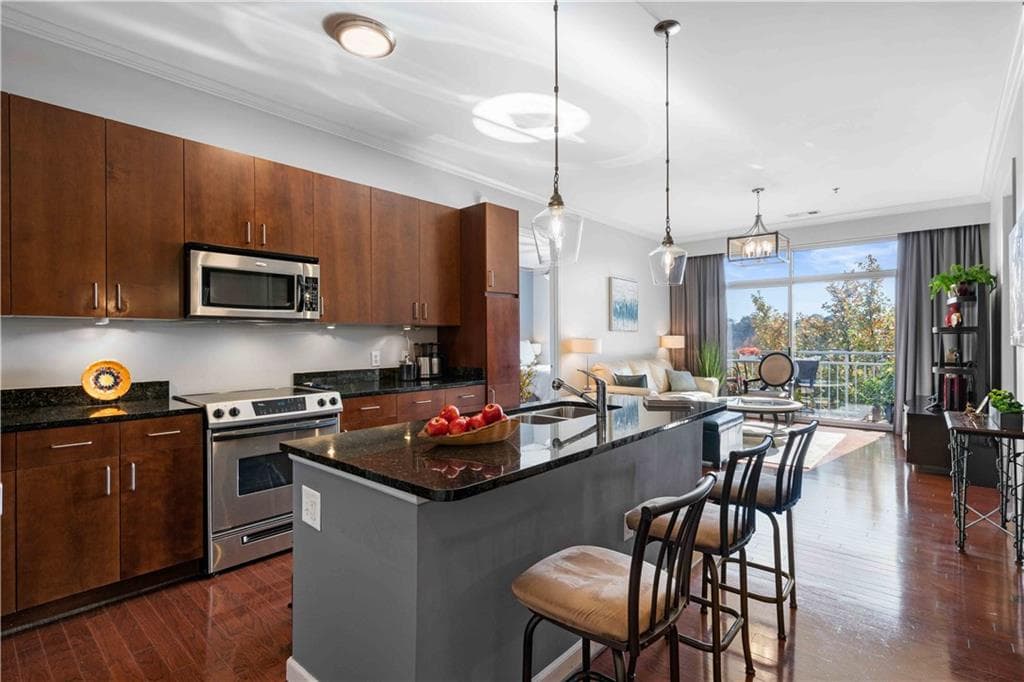 2 bedroom, 2 bathroom, 1,028 sq ft condominium sold at 711 Cosmopolitan Drive 335, Atlanta, GA 30324