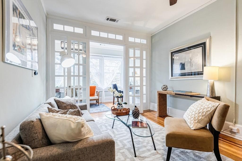 1 bedroom, 1 bathroom, 1,100 sq ft condominium sold at 679 Durant Place C, Atlanta, GA 30308