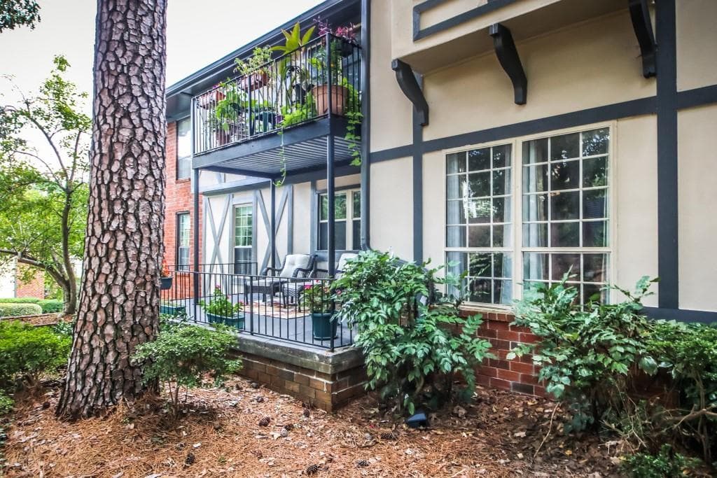 3 bedroom, 2 bathroom, 1,423 sq ft condominium sold at 6851 Roswell Road C-5, Atlanta, GA 30328
