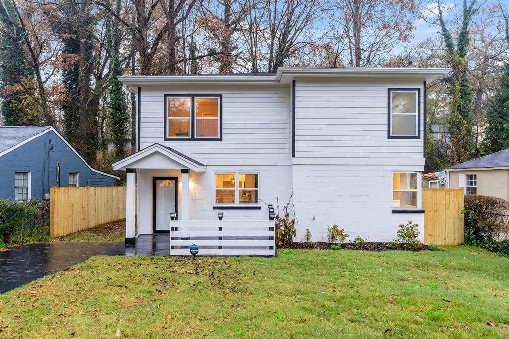 4 bedroom, 3 bathroom, 1,800 sq ft single family residence sold at 1306 Graymont Drive, Atlanta, GA 30310