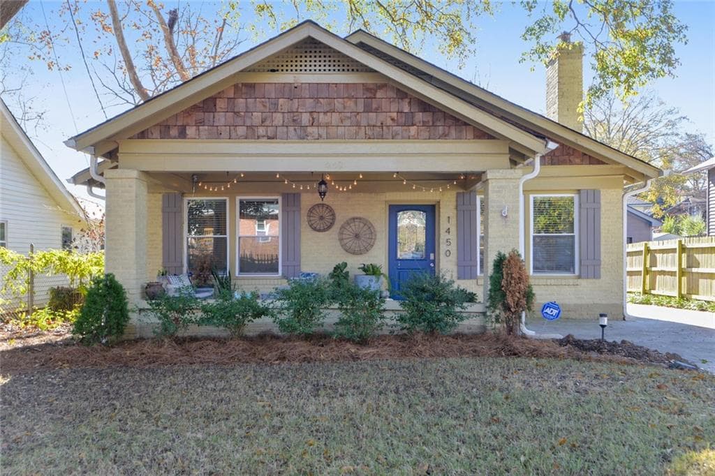 3 bedroom, 3 bathroom, 1,652 sq ft single family residence sold at 1450 Oglethorpe Avenue, Atlanta, GA 30310