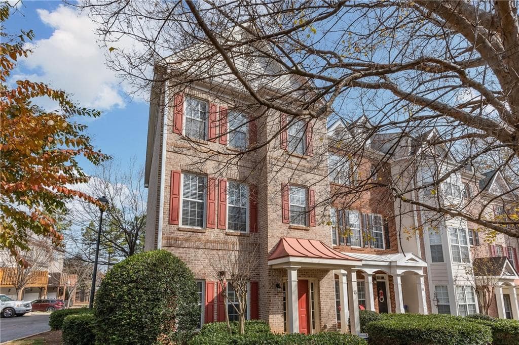 3 bedroom, 4 bathroom, 1,744 sq ft townhouse sold at 110 S Columbia Drive 13, Decatur, GA 30030