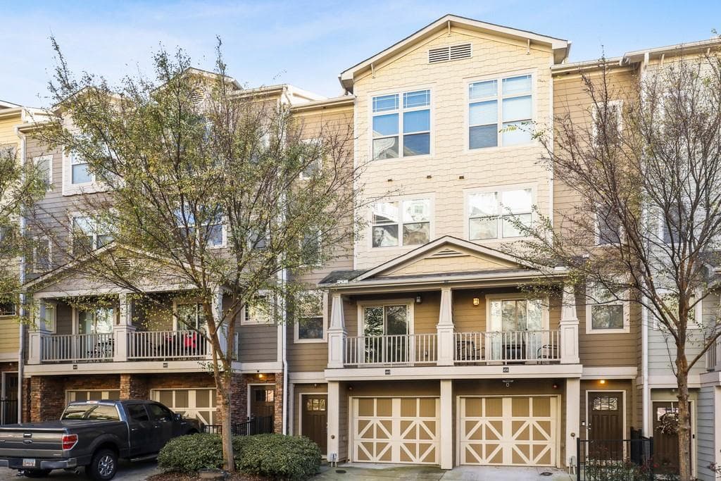 2 bedroom, 3 bathroom, 1,140 sq ft townhouse sold at 215 Semel Circle 460, Atlanta, GA 30309