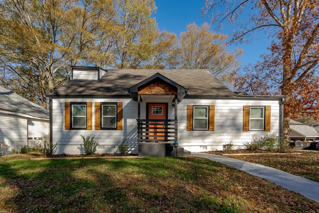 3 bedroom, 3 bathroom, 1,750 sq ft single family residence sold at 1525 Montreat Place, Atlanta, GA 30311