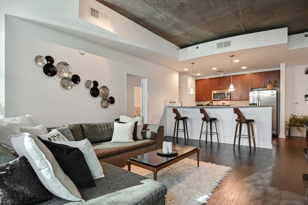 2 bedroom, 2 bathroom, 1,282 sq ft condominium sold at 855 Peachtree Street 1110, Atlanta, GA 30308