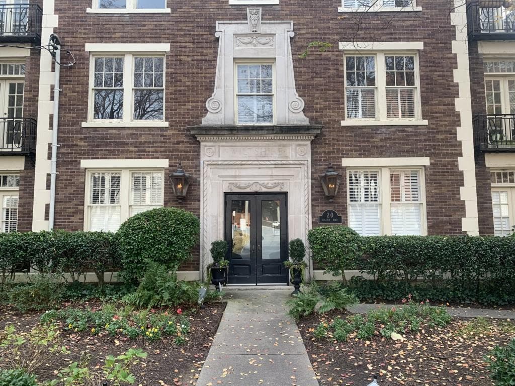 1 bedroom, 1 bathroom, 729 sq ft condominium sold at 20 Collier Road 5, Atlanta, GA 30309