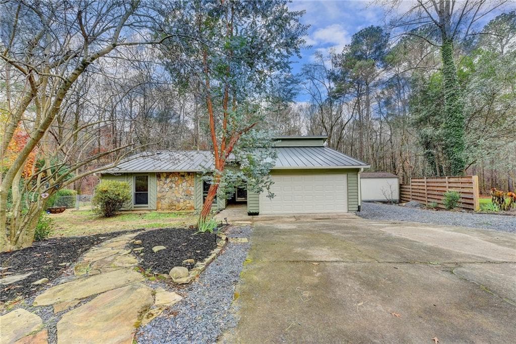 305 Creekside Court, Roswell, GA 30076 — most recent listing photo