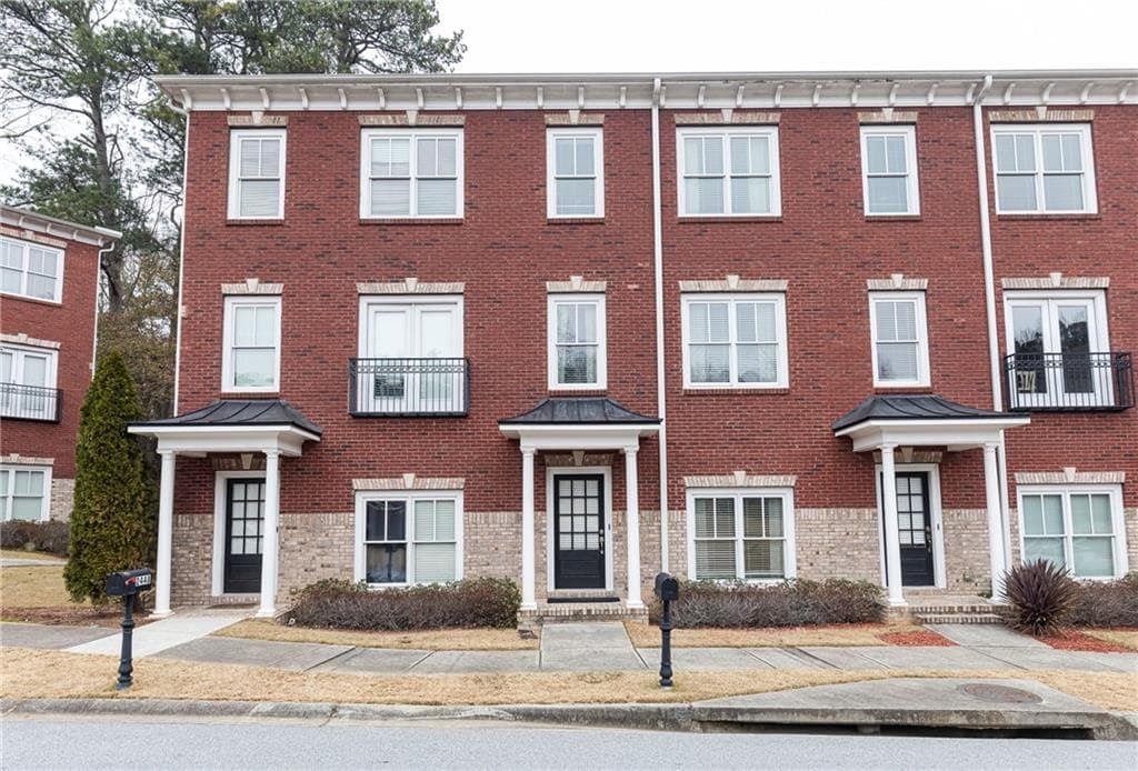 3 bedroom, 4 bathroom, 2,220 sq ft condominium sold at 2450 Dresden Parc Circle 18, Atlanta, GA 30345