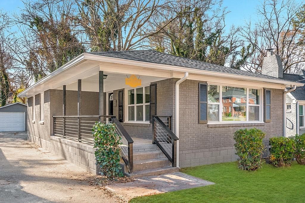3 bedroom, 2 bathroom single family residence sold at 1724 S Gordon Street, Atlanta, GA 30310