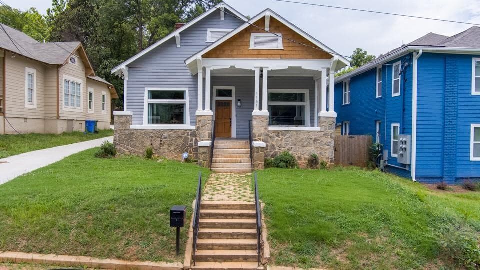 3 bedroom, 3 bathroom, 1,911 sq ft single family residence sold at 1161 Lucile Avenue, Atlanta, GA 30310