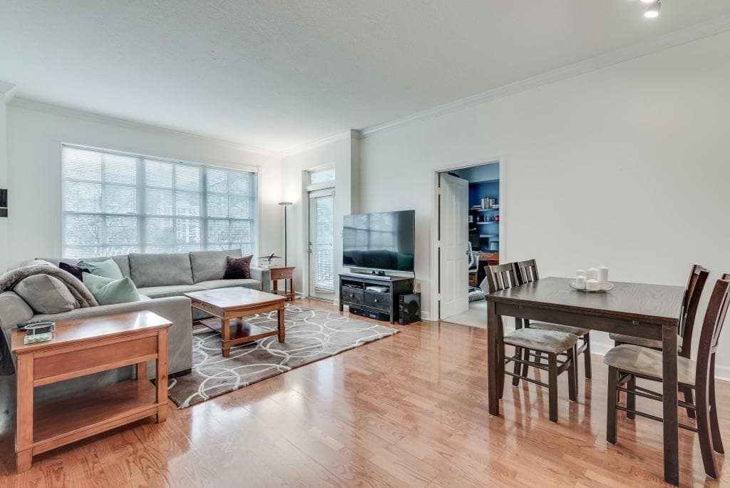 2 bedroom, 2 bathroom, 1,161 sq ft condominium sold at 1101 Juniper Street 215, Atlanta, GA 30309