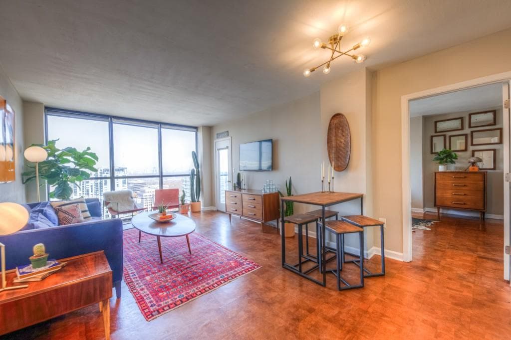 1 bedroom, 1 bathroom, 772 sq ft condominium sold at 1280 W Peachtree Street 3312, Atlanta, GA 30309
