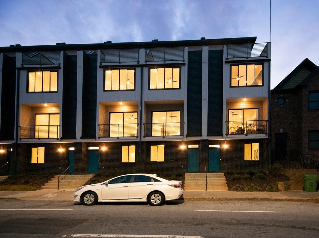 3 bedroom, 5 bathroom, 2,300 sq ft townhouse sold at 695 Pryor Street 1, Atlanta, GA 30315