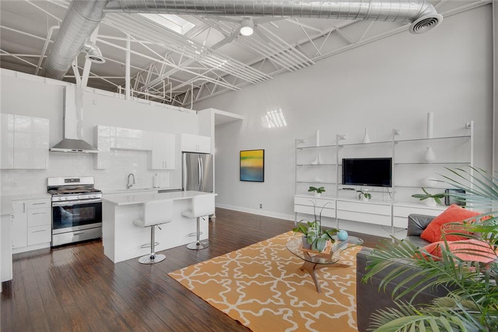 2 bedroom, 2 bathroom, 1,120 sq ft condominium sold at 5200 Peachtree Road 1115, Chamblee, GA 30341