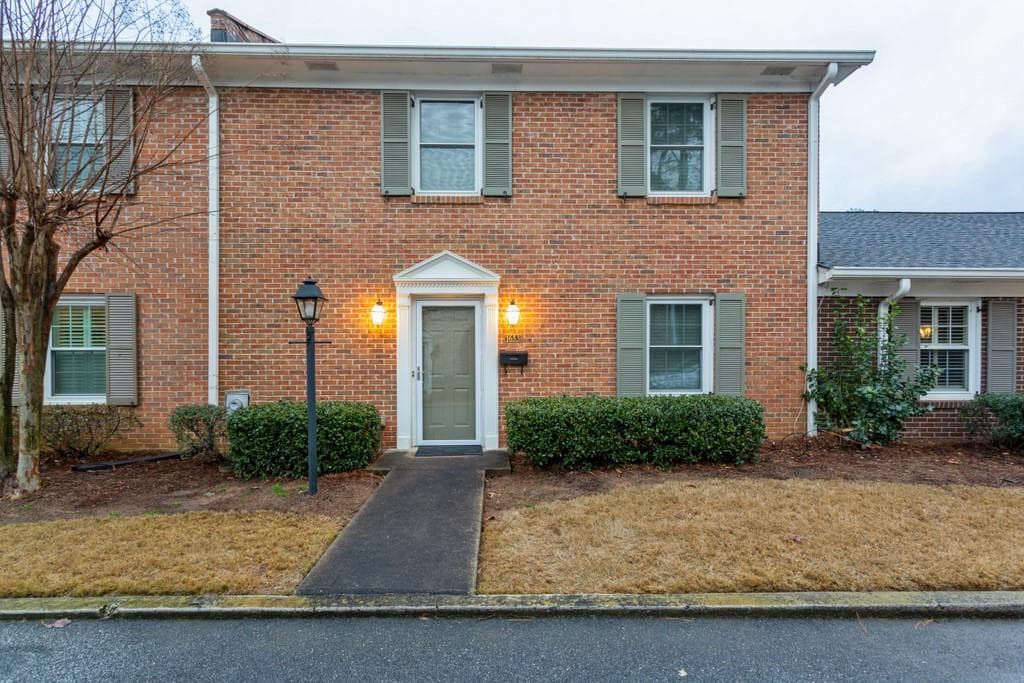 3 bedroom, 3 bathroom, 1,944 sq ft condominium sold at 1653 Executive Park Lane, Atlanta, GA 30329