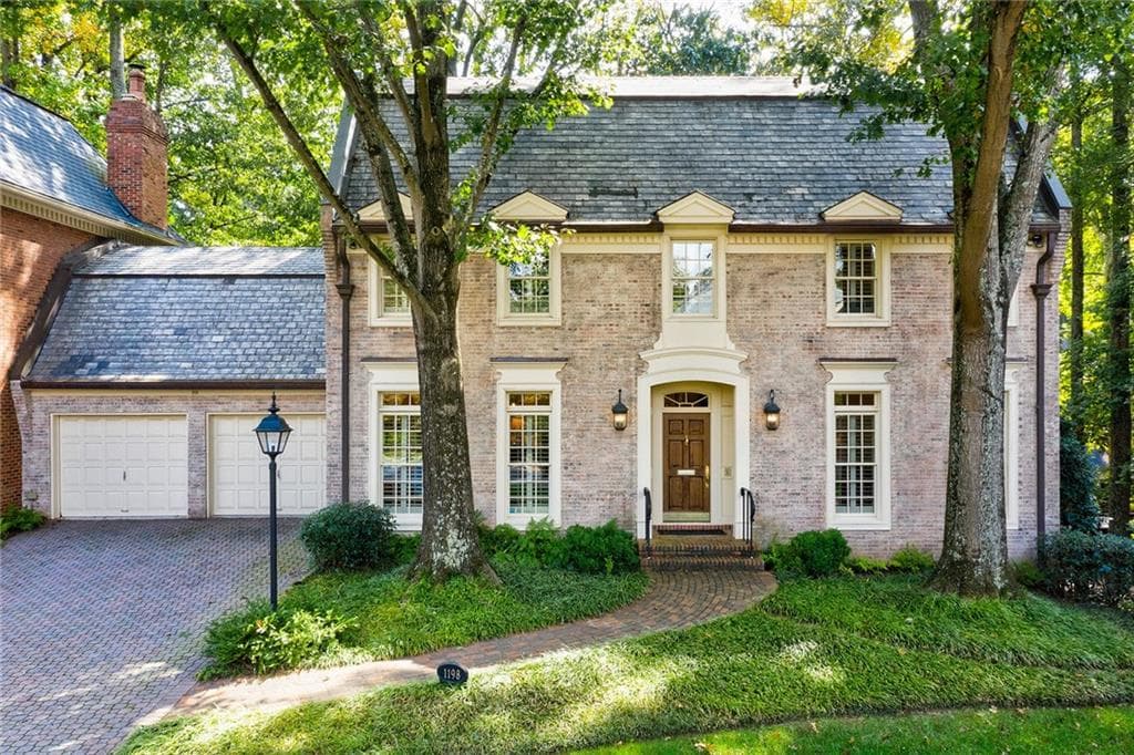 3 bedroom, 5 bathroom, 4,493 sq ft townhouse sold at 1198 Longcourte Drive, Atlanta, GA 30327