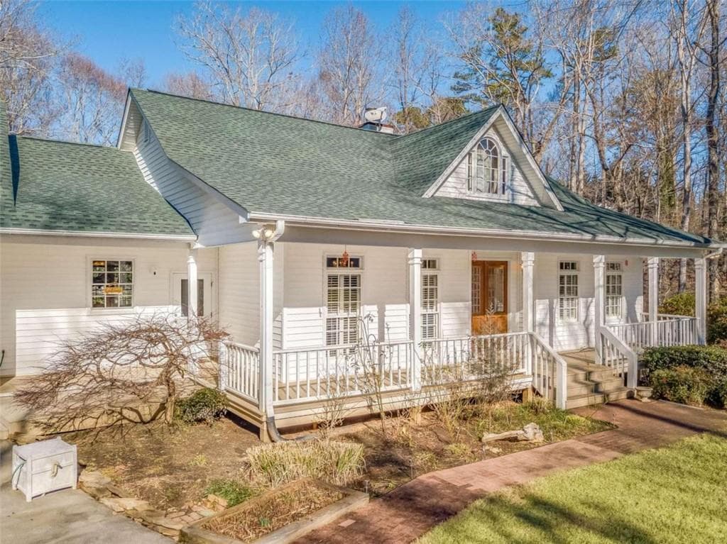 3 bedroom, 4 bathroom single family residence sold at 2746 Wynelle Dr, Gainesville, GA 30506