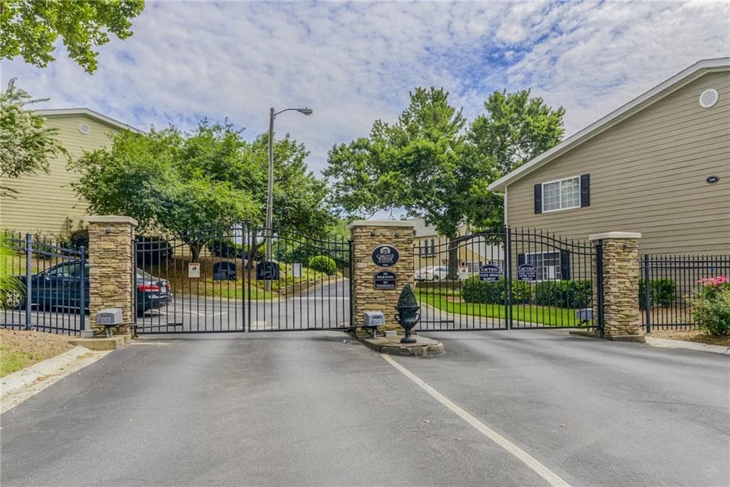 2 bedroom, 3 bathroom, 1,290 sq ft townhouse sold at 1468 Briarwood Road 2005, Brookhaven, GA 30319