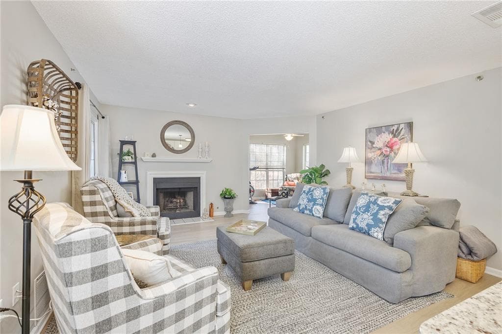1 bedroom, 1 bathroom, 1,005 sq ft condominium sold at 104 Mill Pond Court, Smyrna, GA 30082