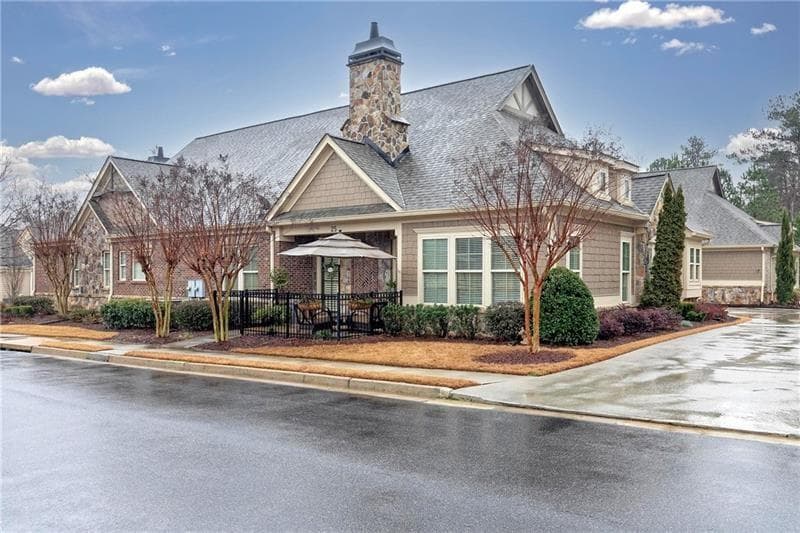 3 bedroom, 3 bathroom, 2,201 sq ft condominium sold at 25 Cedarcrest Village Court, Acworth, GA 30101