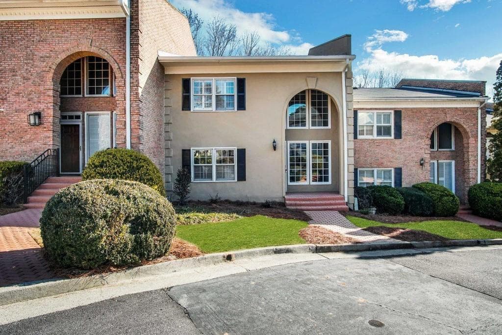 3 bedroom, 4 bathroom, 2,272 sq ft townhouse sold at 3021 Margaret Mitchell Drive 2, Atlanta, GA 30327