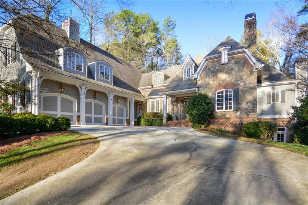 6 bedroom, 7 bathroom, 6,198 sq ft single family residence sold at 4992 Rebel Trail, Atlanta, GA 30327