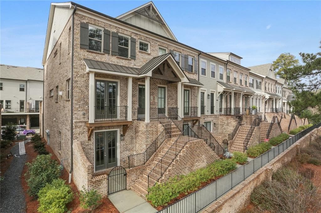 3 bedroom, 3 bathroom, 2,233 sq ft townhouse sold at 3569 Parkside Way, Brookhaven, GA 30319