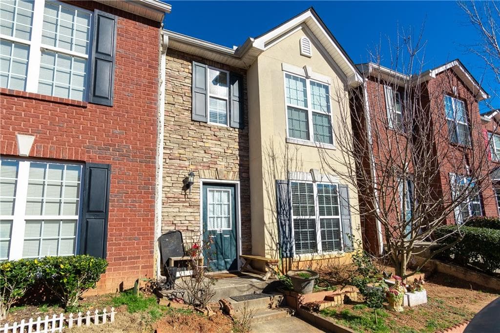 3 bedroom, 3 bathroom, 1,400 sq ft townhouse sold at 2760 Valley Green Drive, Gainesville, GA 30504
