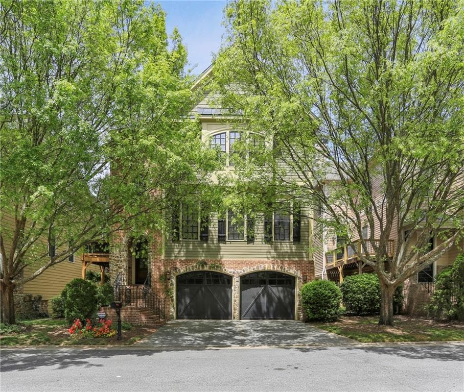 4 bedroom, 5 bathroom, 4,049 sq ft single family residence sold at 3260 Buckhead Forest Mews, Atlanta, GA 30305